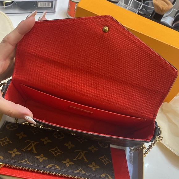 Brown and beige purse - Picture 3 of 3